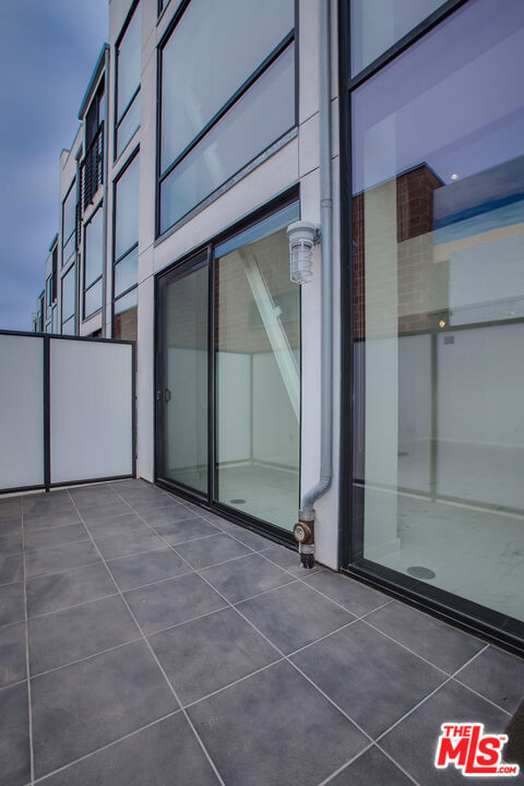 700 MAIN Street Unit: 5