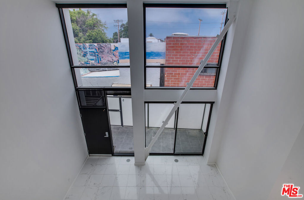 700 MAIN Street Unit: 5