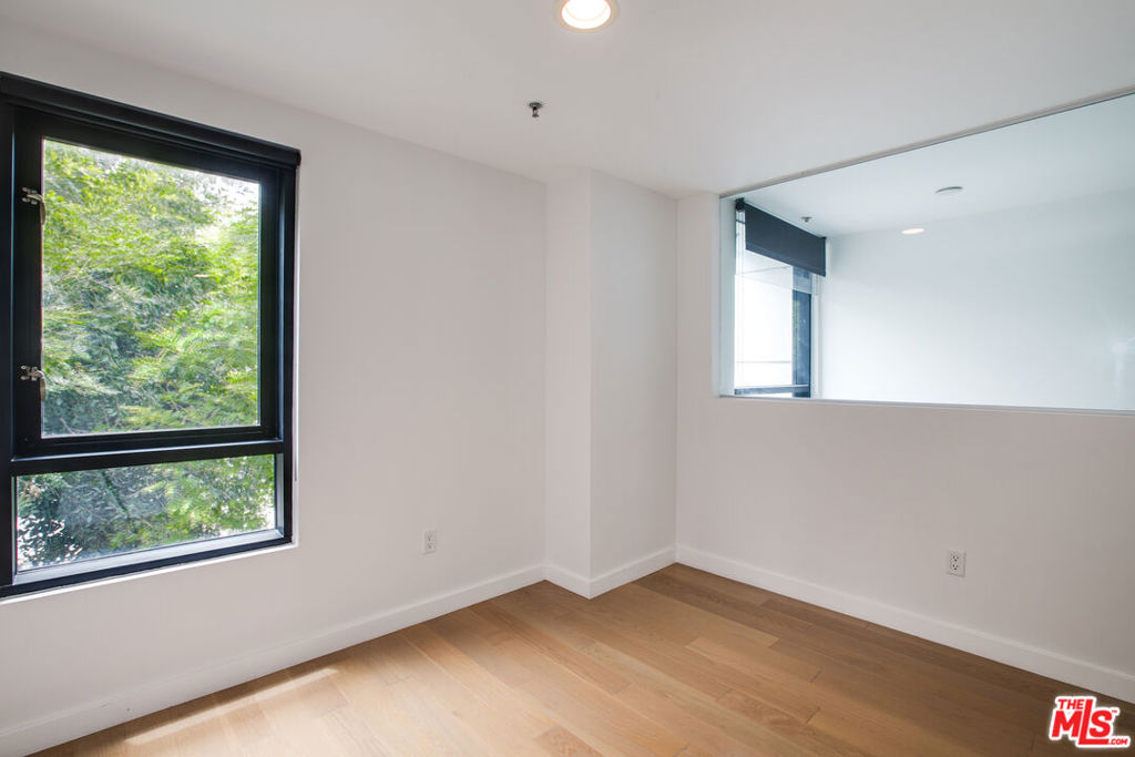 700 MAIN Street Unit: 5