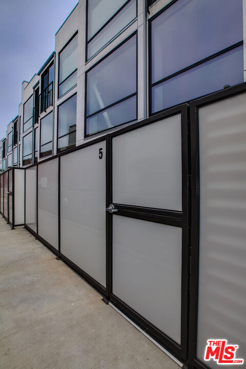 700 MAIN Street Unit: 5