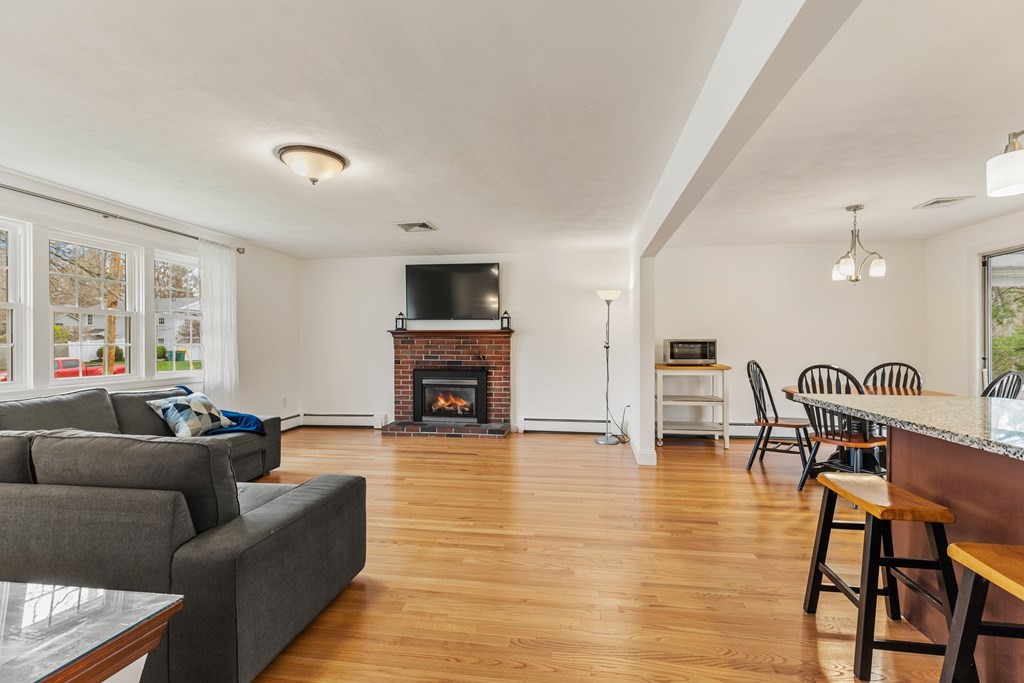 33 Fieldbrook Dr