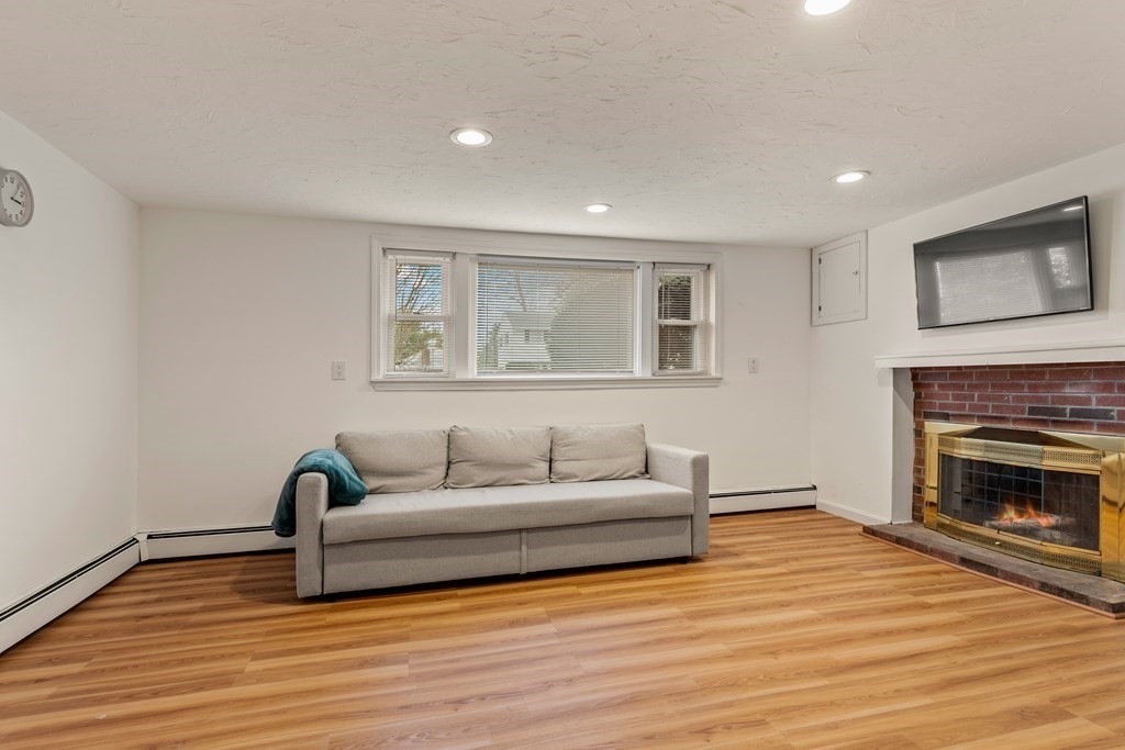 33 Fieldbrook Dr
