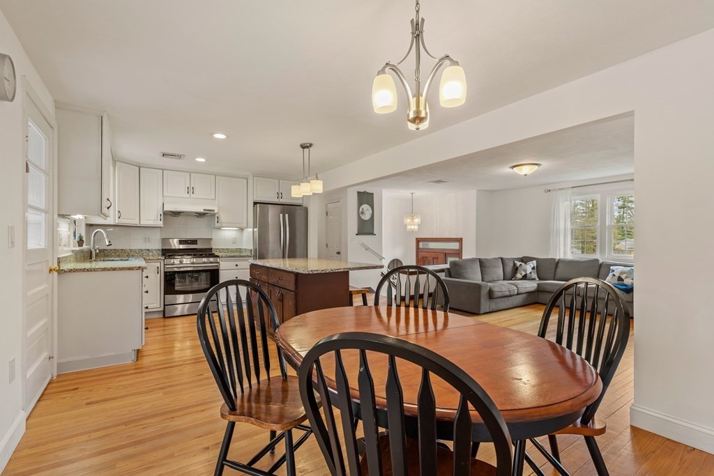 33 Fieldbrook Dr