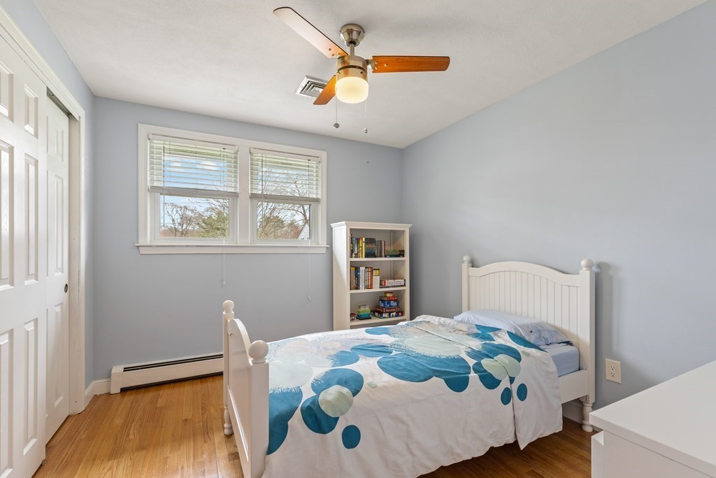 33 Fieldbrook Dr