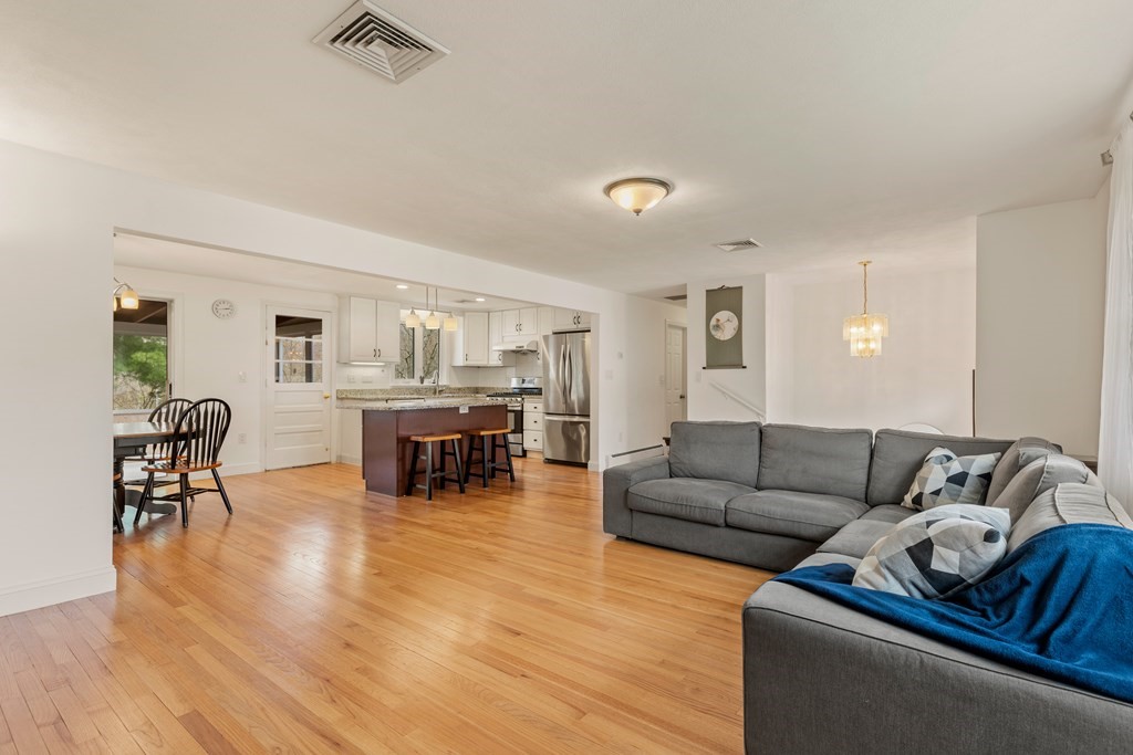 33 Fieldbrook Dr