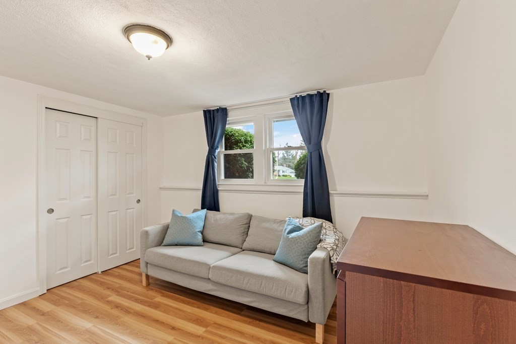 33 Fieldbrook Dr