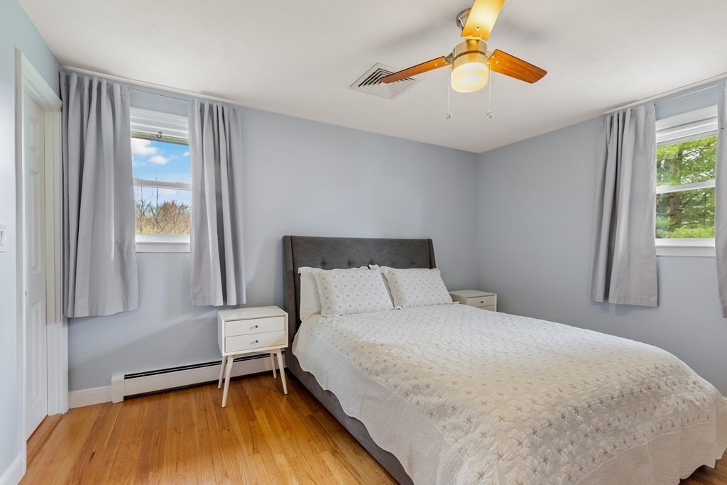 33 Fieldbrook Dr