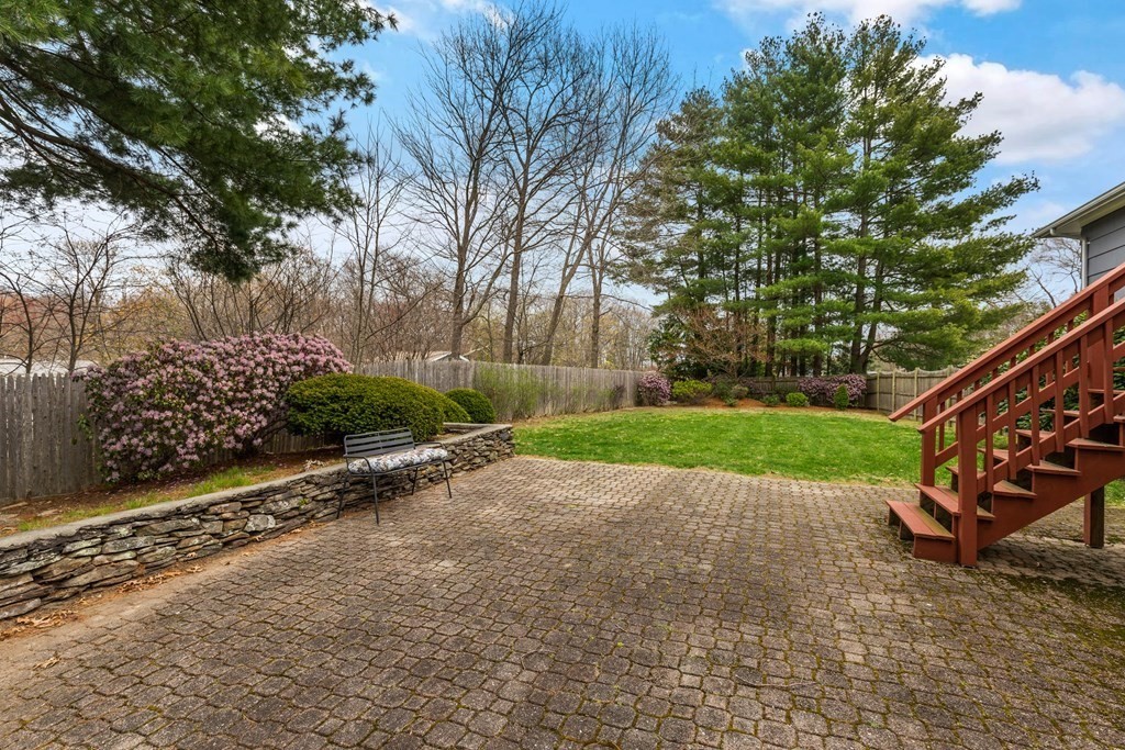 33 Fieldbrook Dr