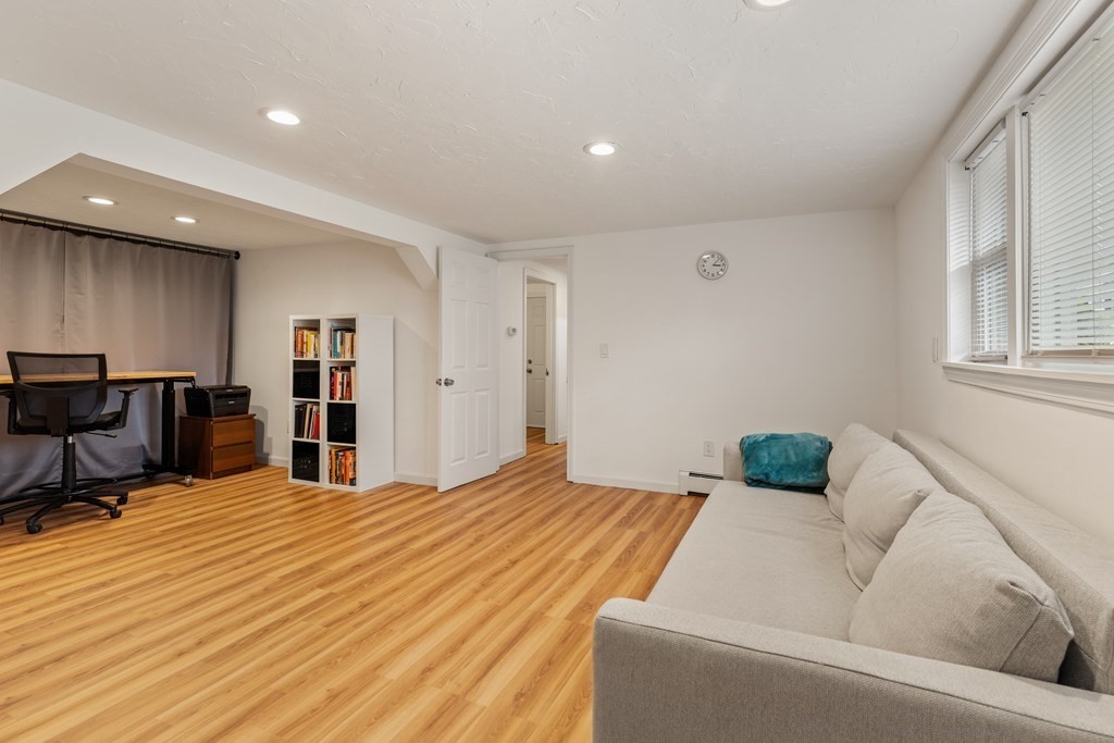 33 Fieldbrook Dr