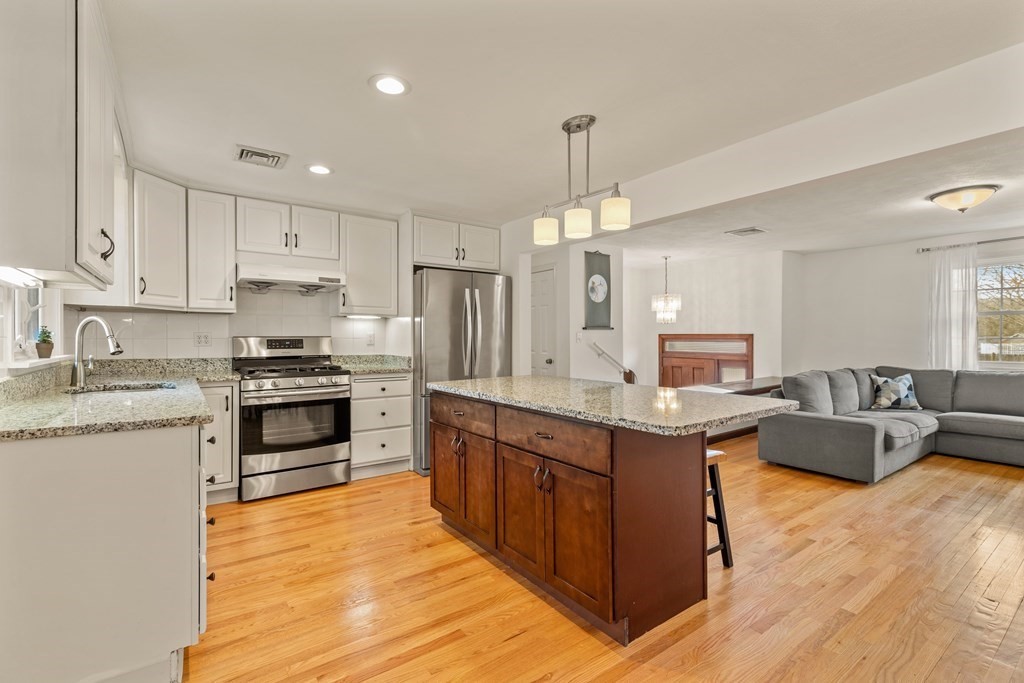 33 Fieldbrook Dr