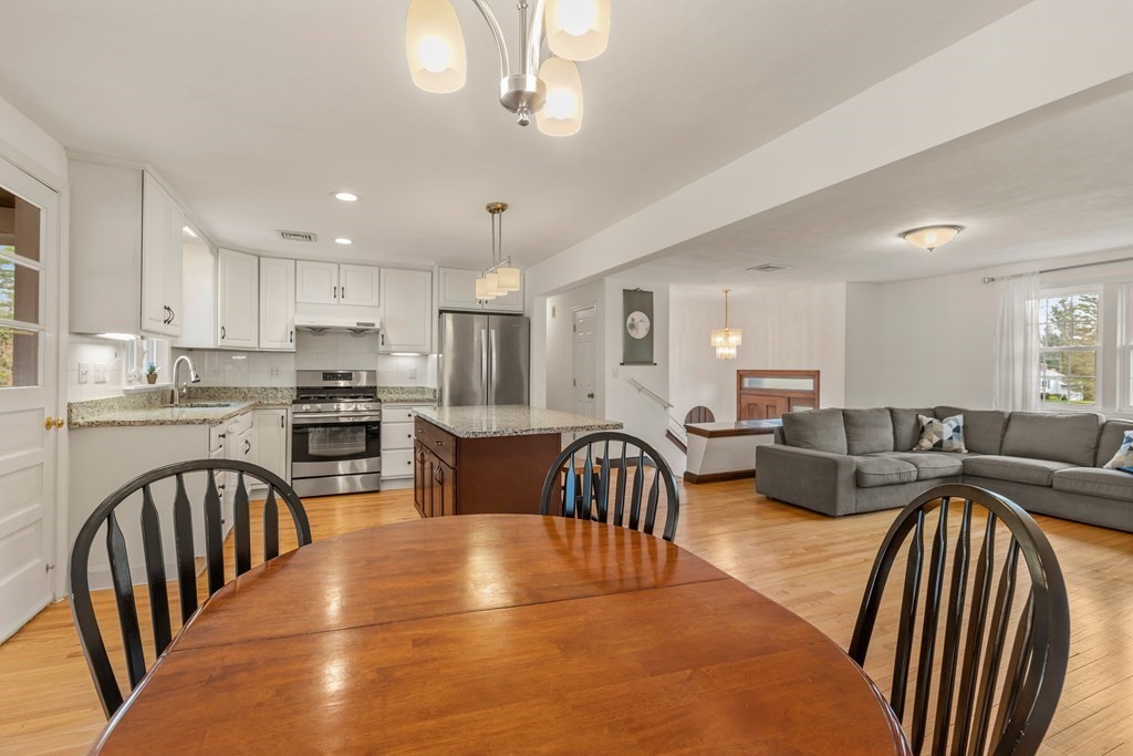 33 Fieldbrook Dr