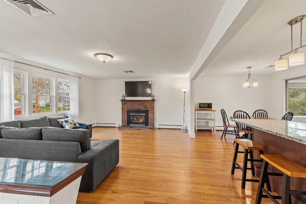 33 Fieldbrook Dr