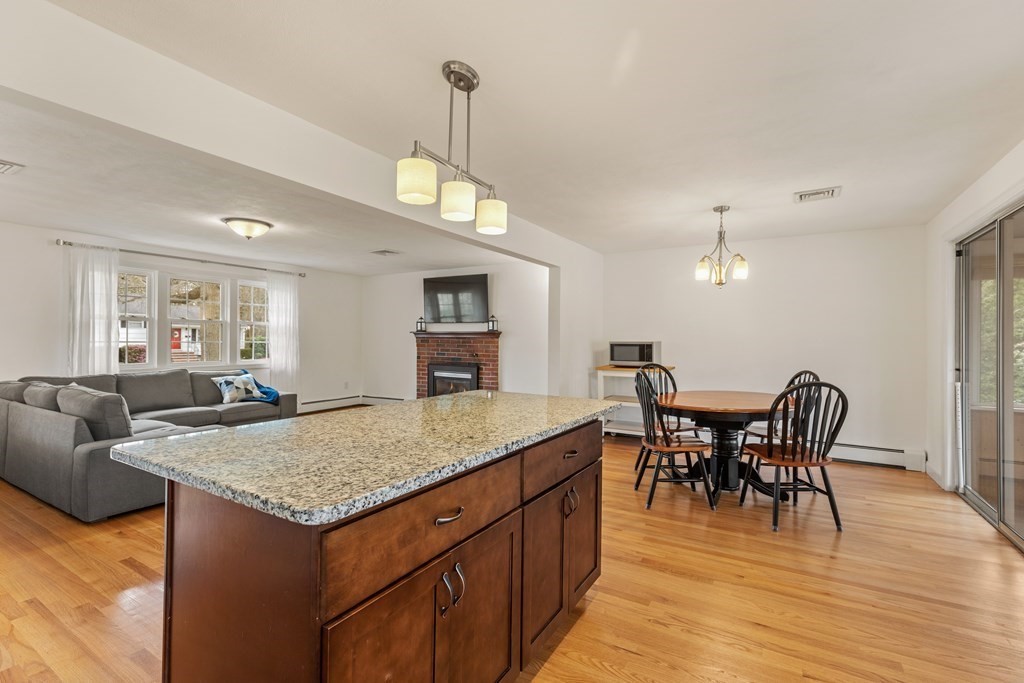 33 Fieldbrook Dr