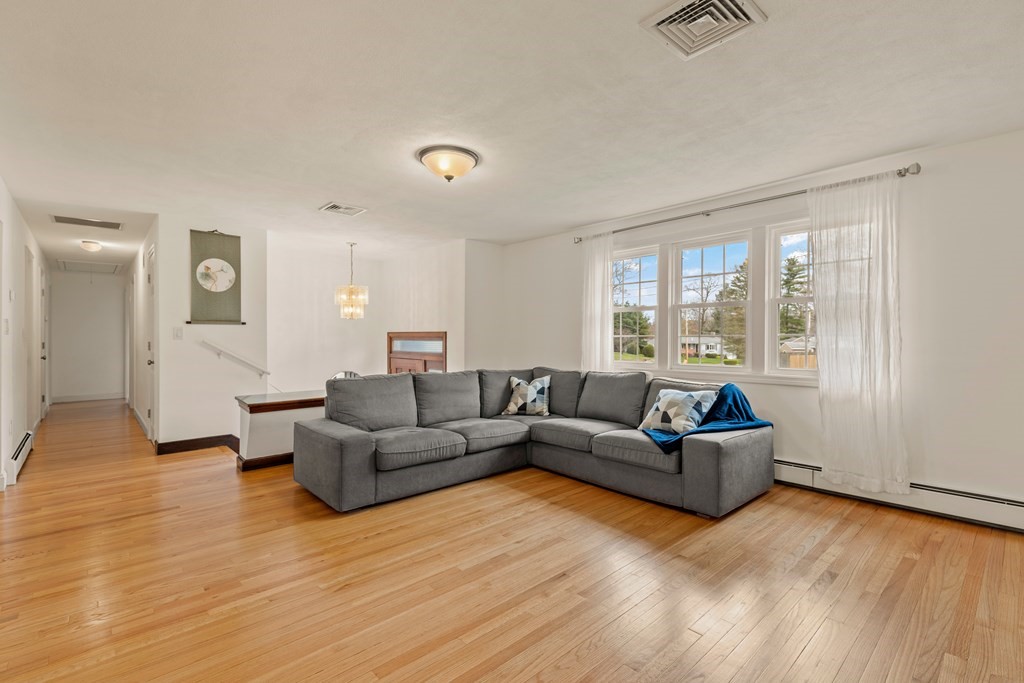 33 Fieldbrook Dr