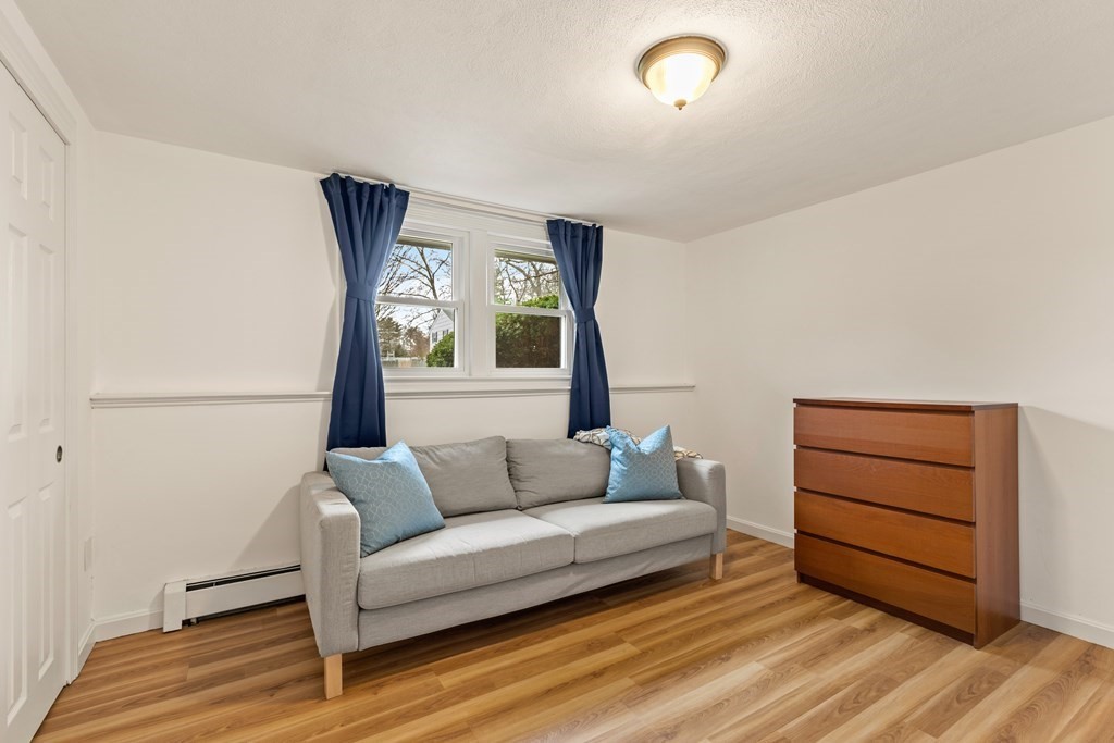 33 Fieldbrook Dr