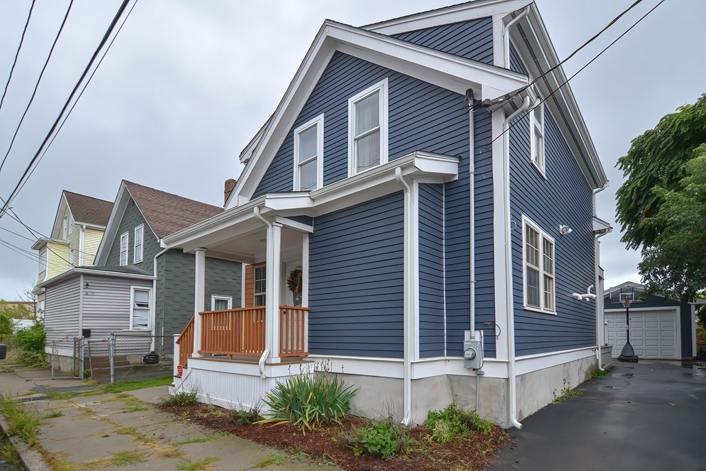 883 Grinnell St