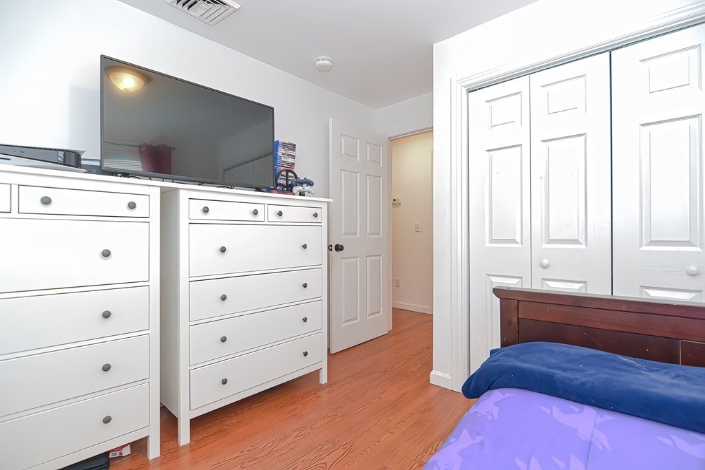 883 Grinnell St