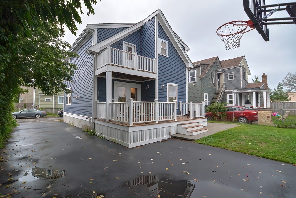 883 Grinnell St