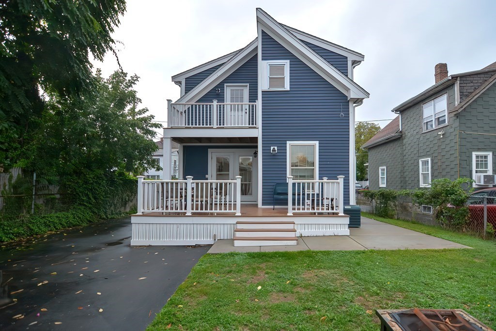 883 Grinnell St