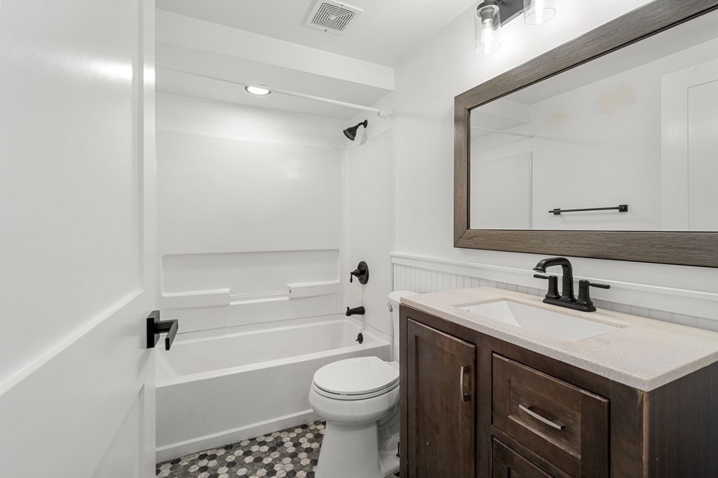 60B Gibson St. Unit: B4
