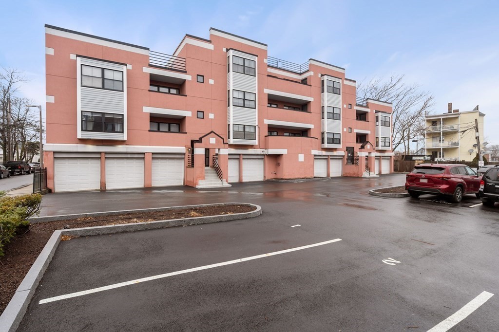 60B Gibson St. Unit: B4