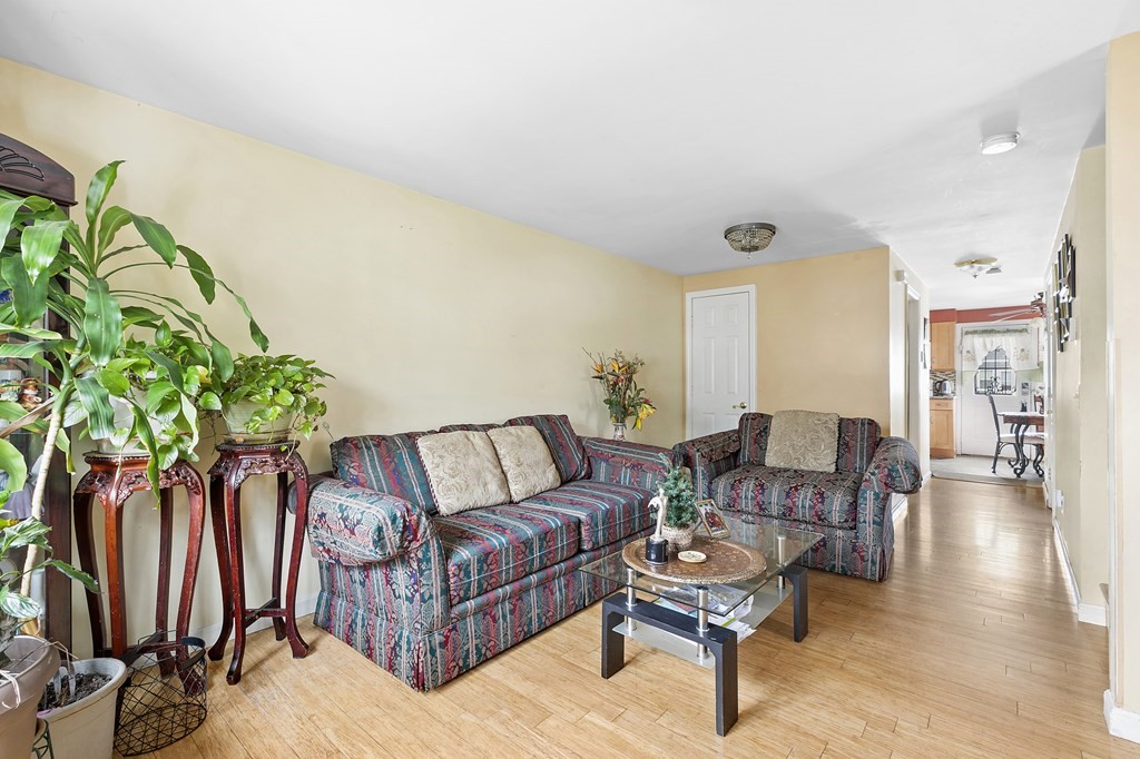 49 Willowwood St. Unit: 49