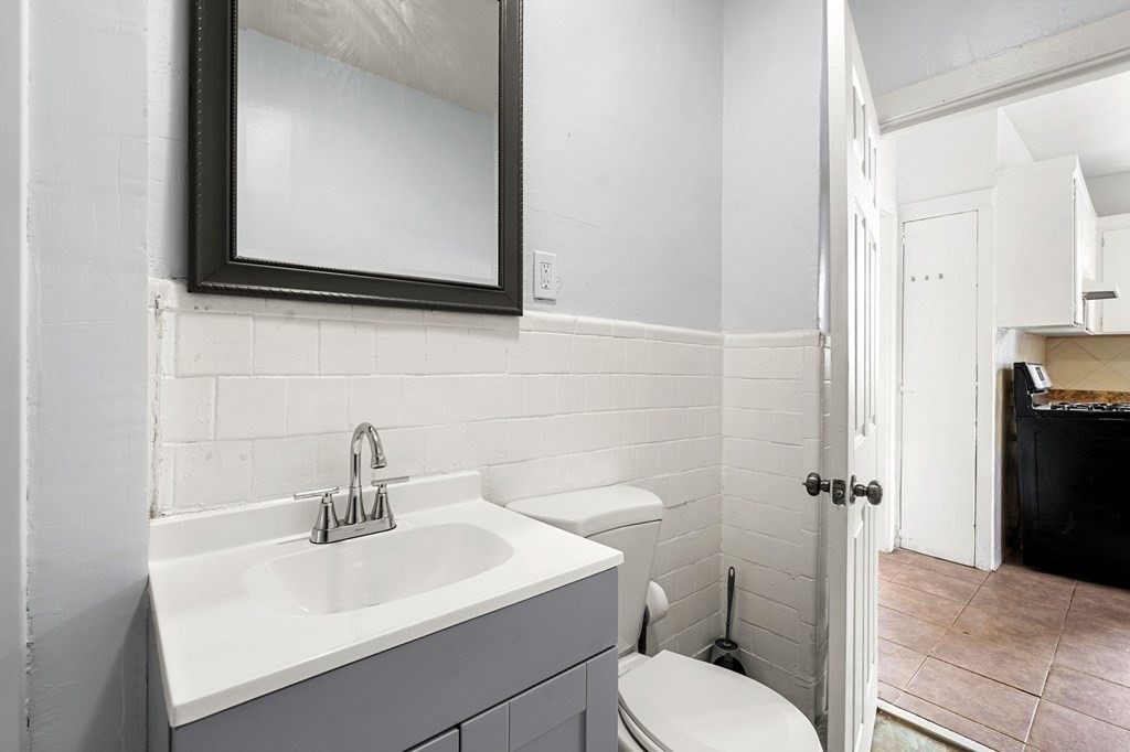146-148 Forest Ave. Unit: 1