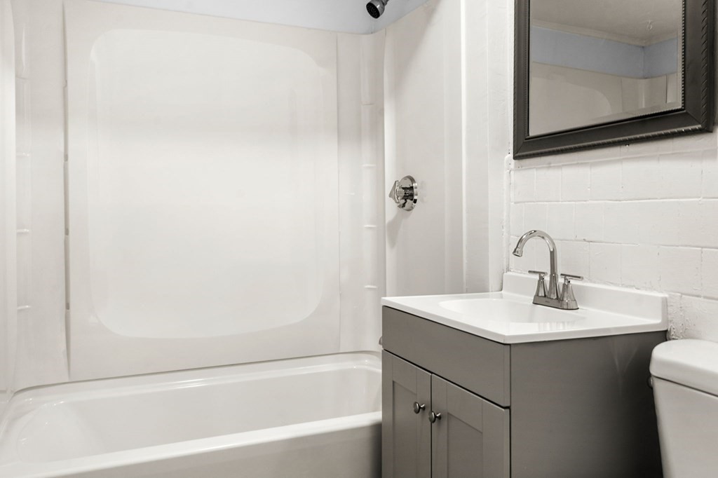 146-148 Forest Ave. Unit: 1