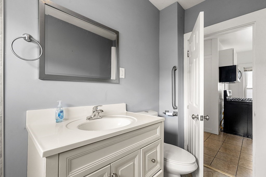 146-148 Forest Ave. Unit: 2