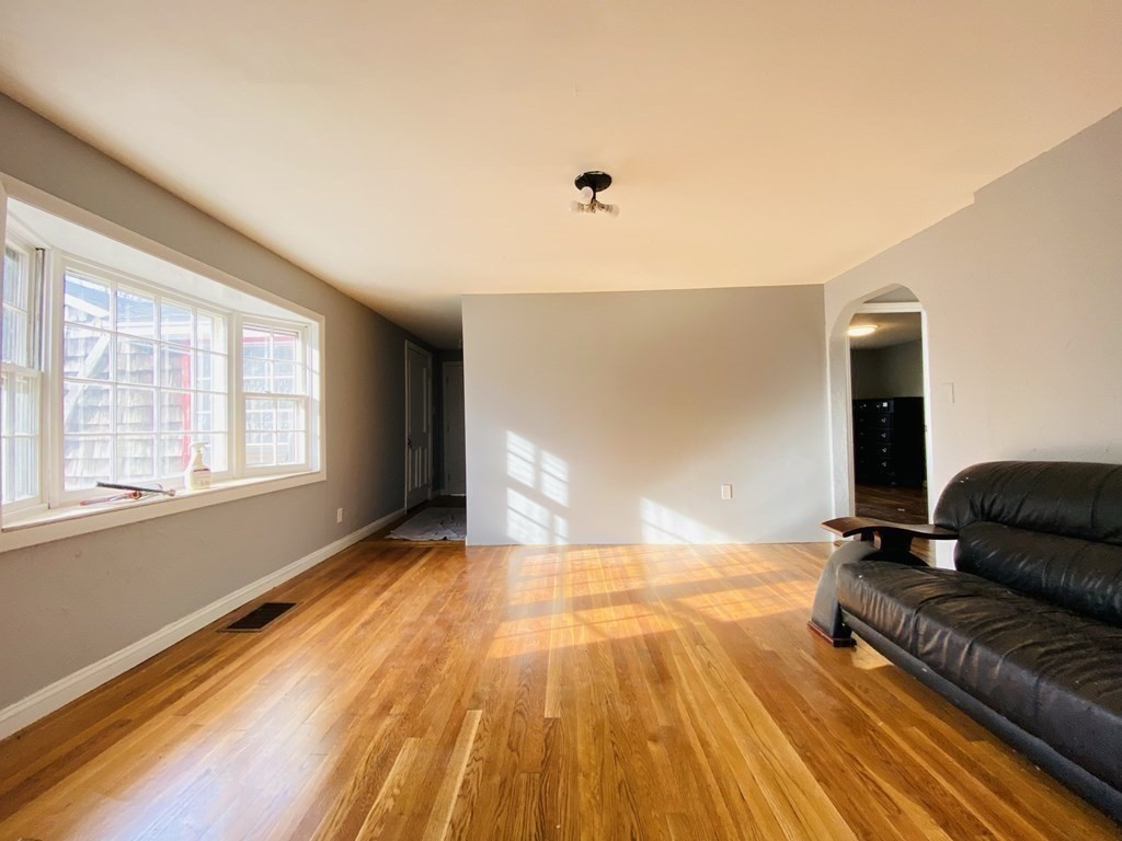 12 Randall Ave