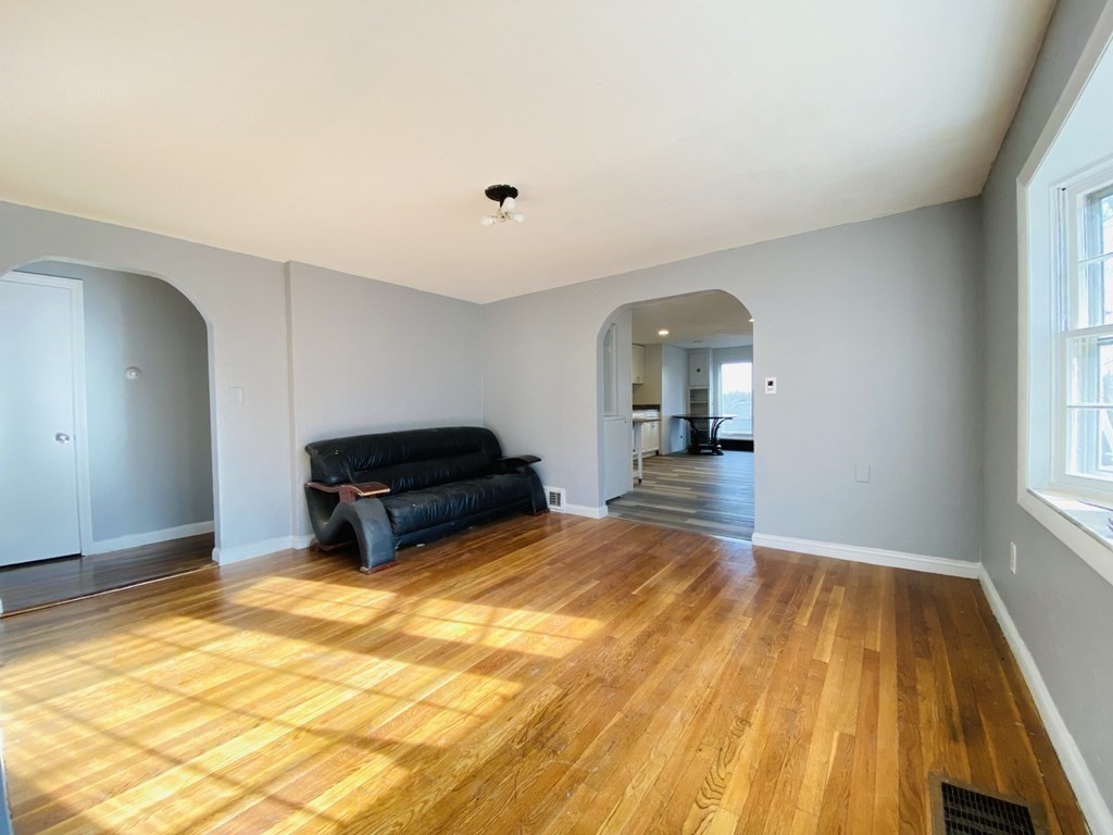 12 Randall Ave