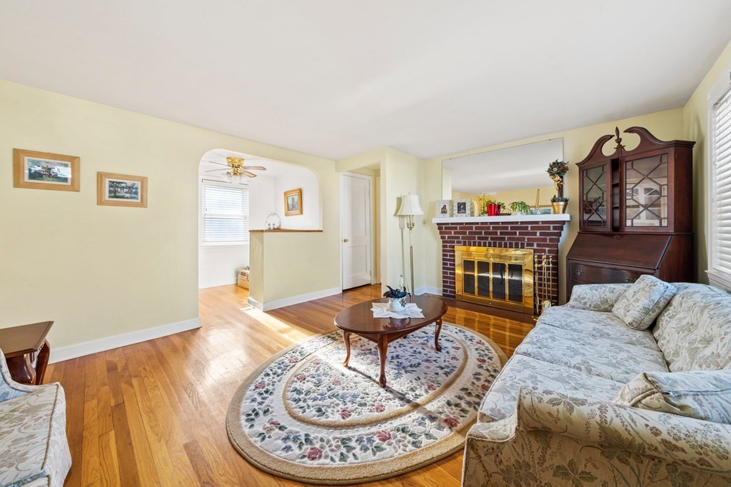 10 Ellen Ave