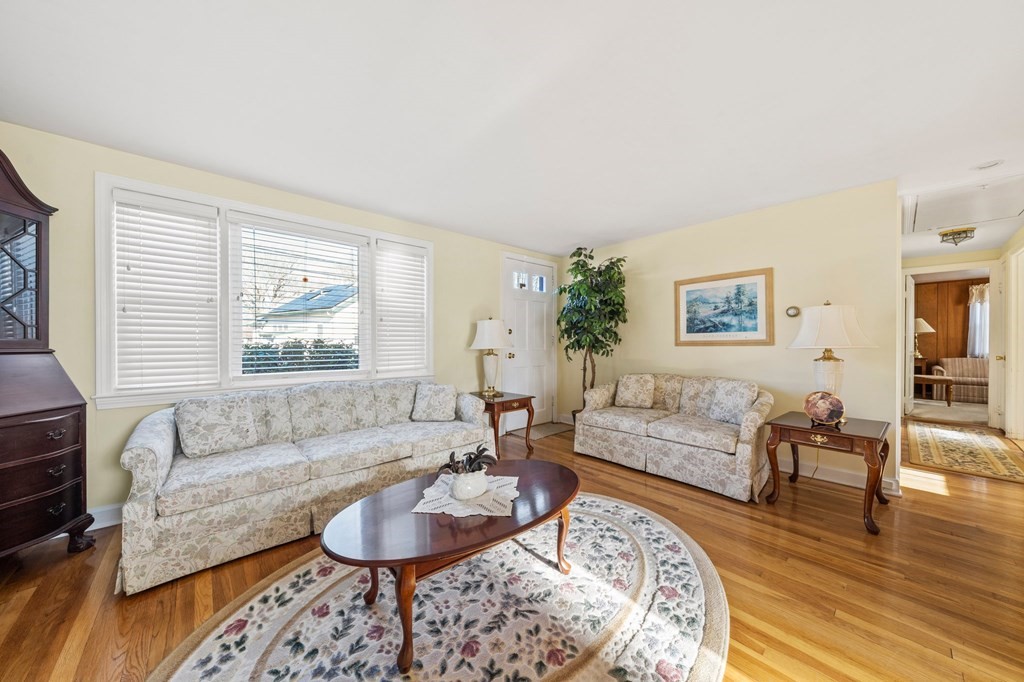 10 Ellen Ave