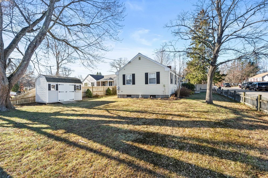 10 Ellen Ave