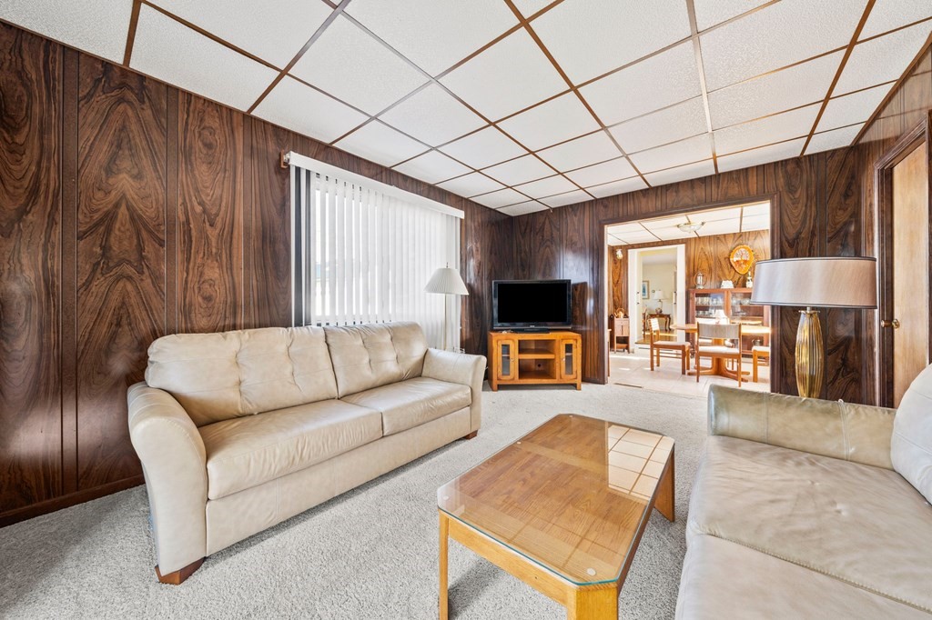 10 Ellen Ave