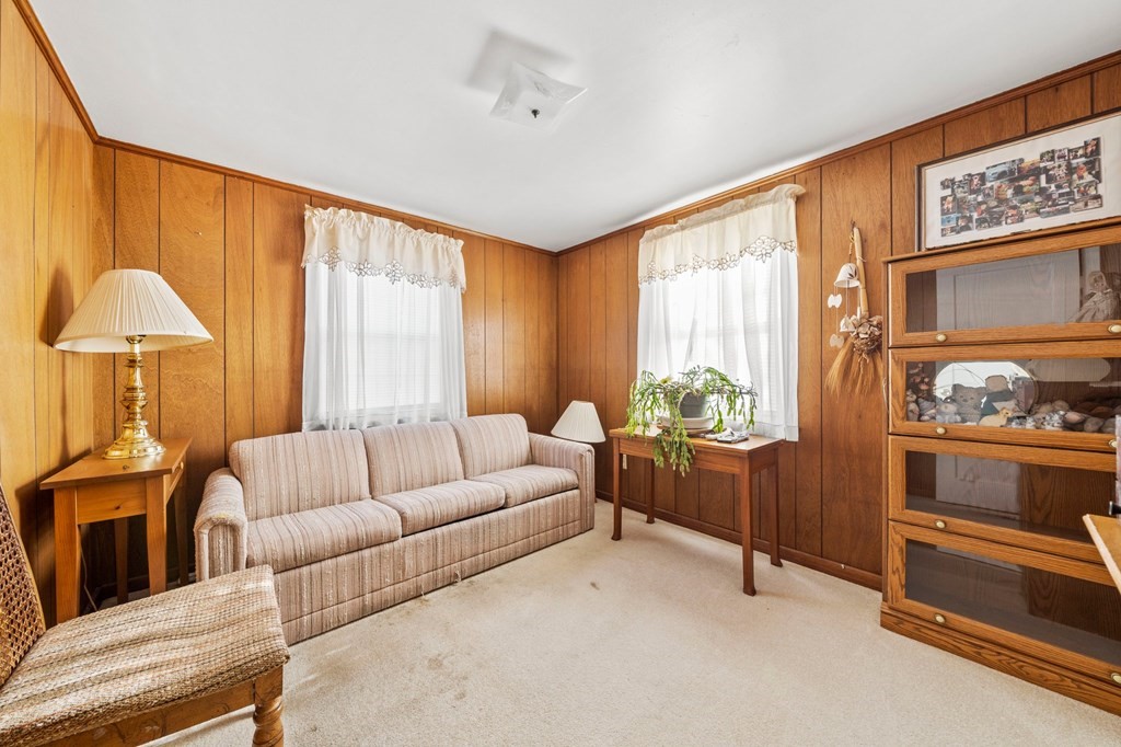 10 Ellen Ave