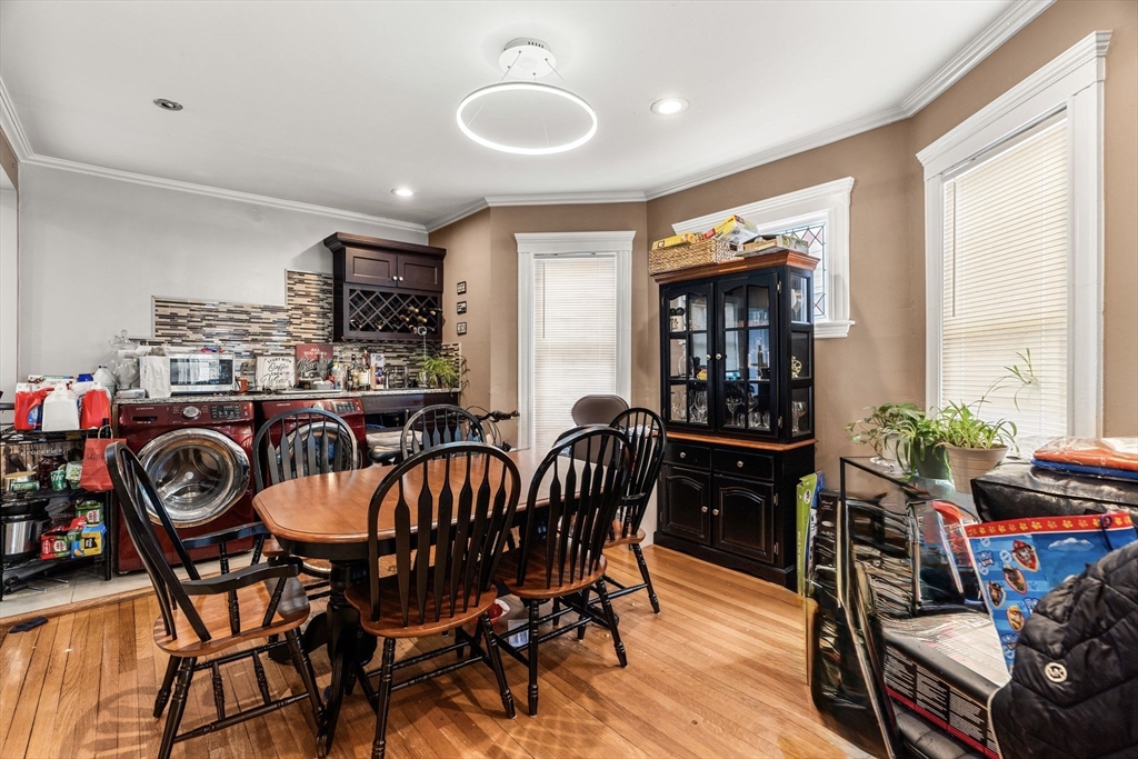 8 Silloway St