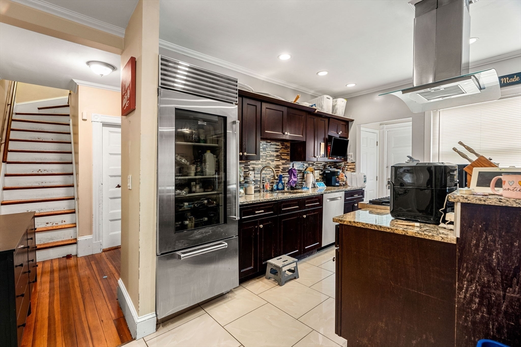 8 Silloway St
