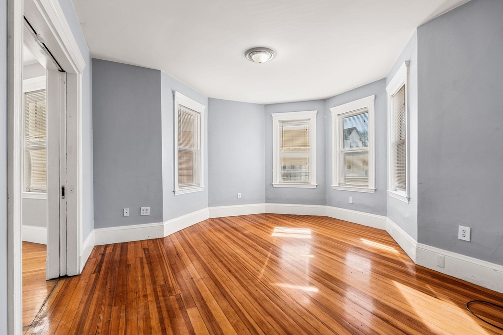 8 Silloway St