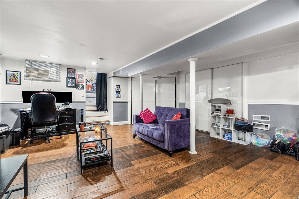 8 Silloway St