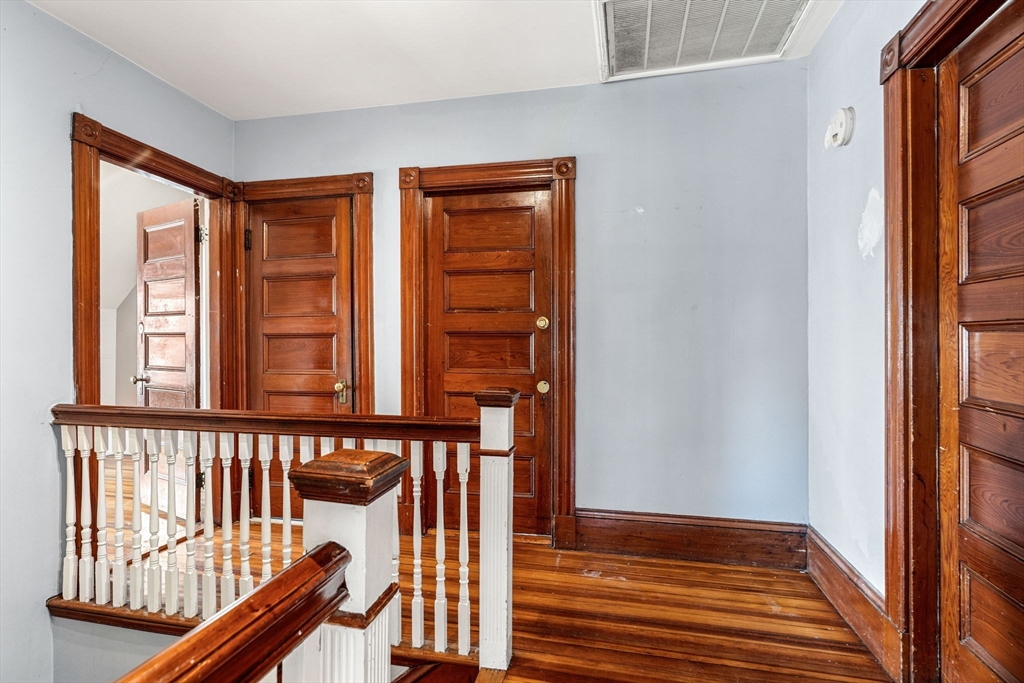 8 Silloway St
