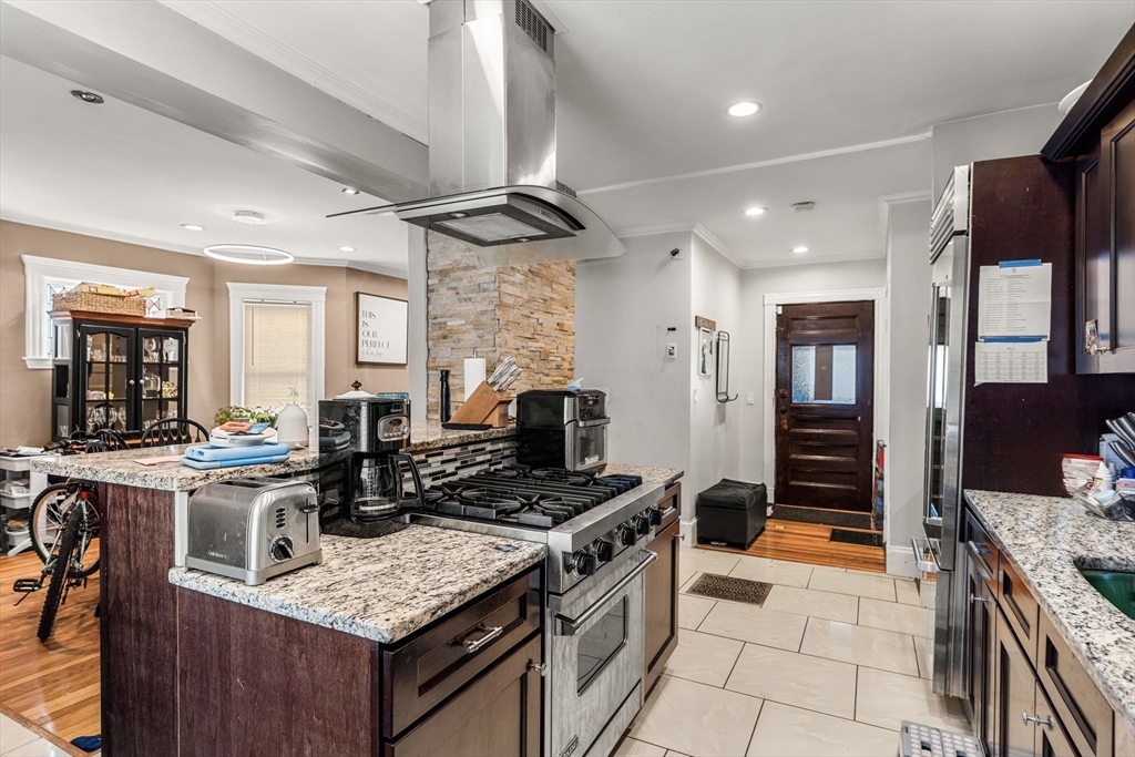 8 Silloway St