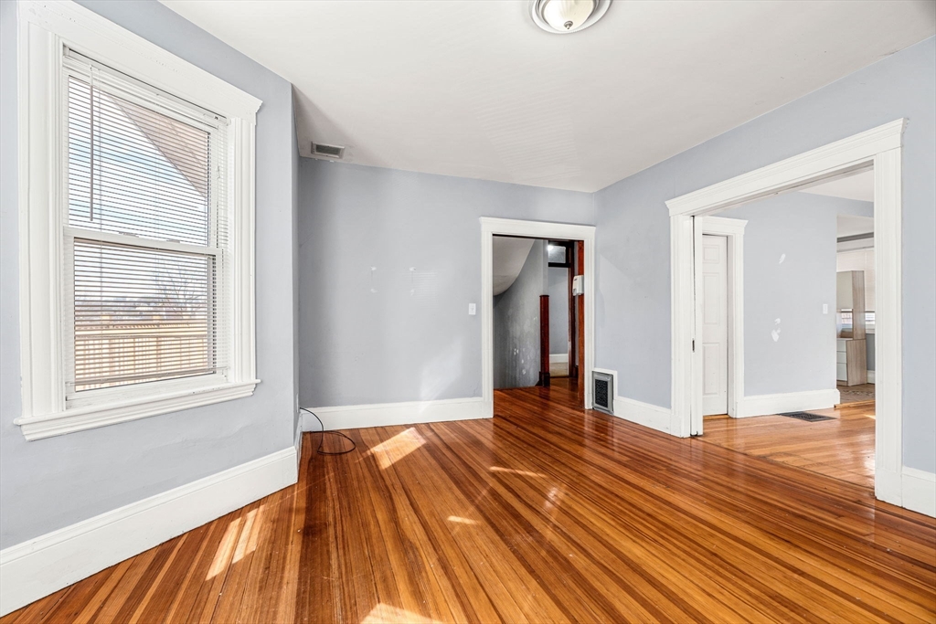 8 Silloway St