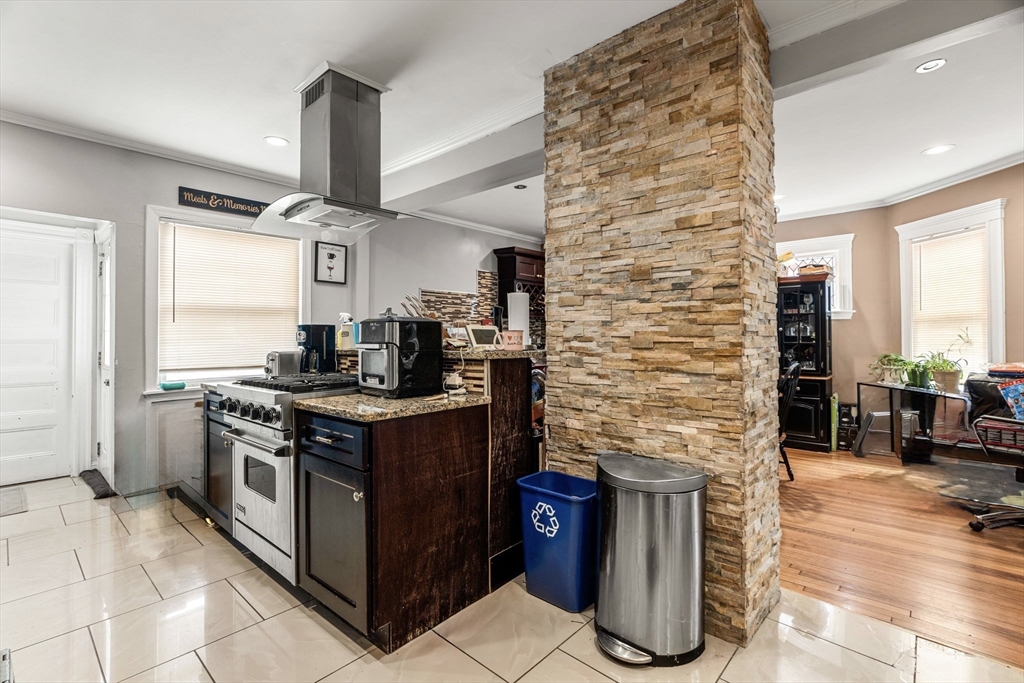 8 Silloway St