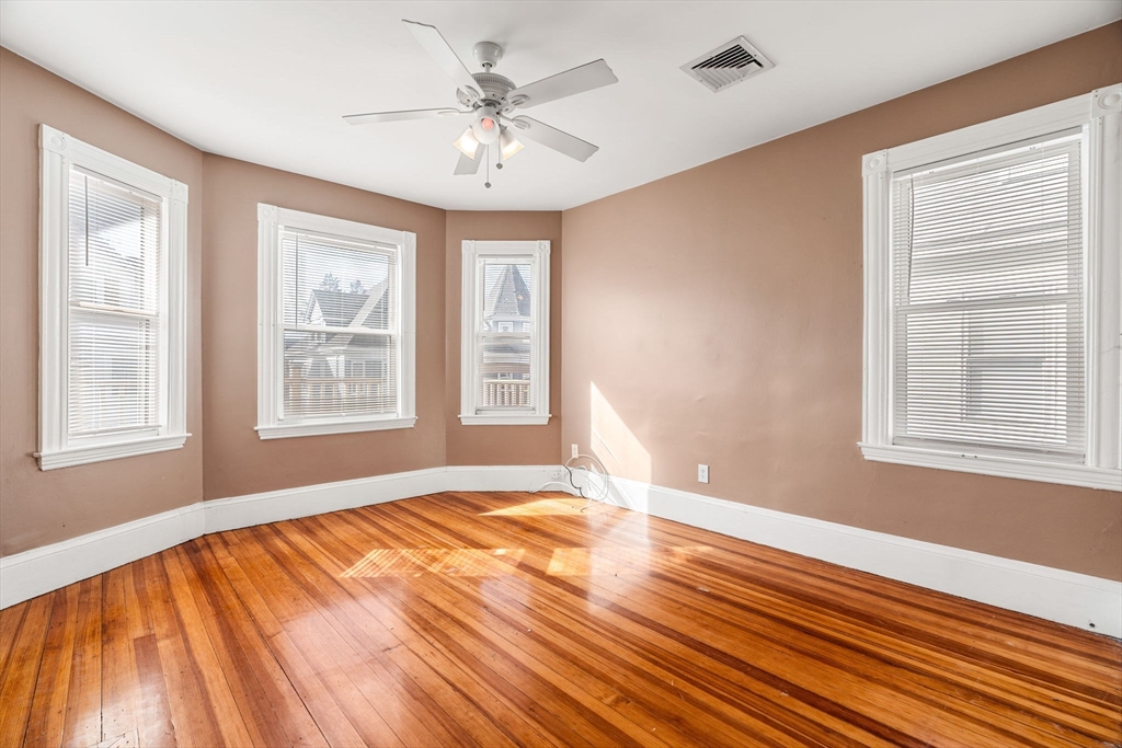 8 Silloway St