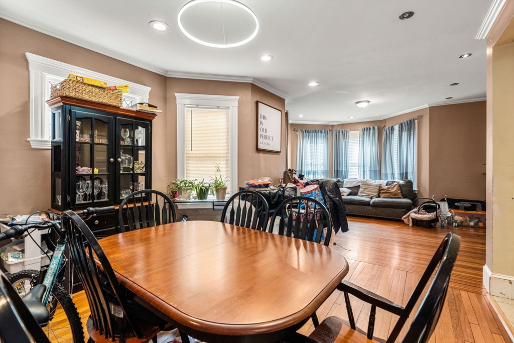 8 Silloway St