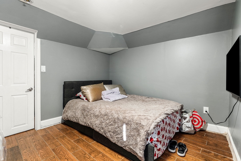 8 Silloway St