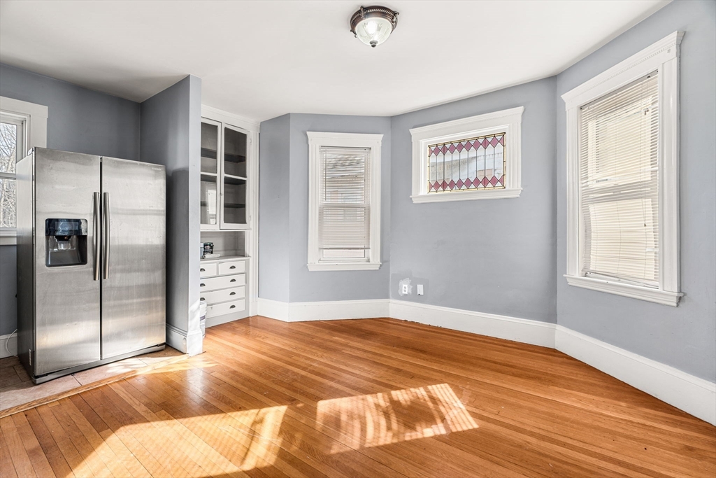 8 Silloway St