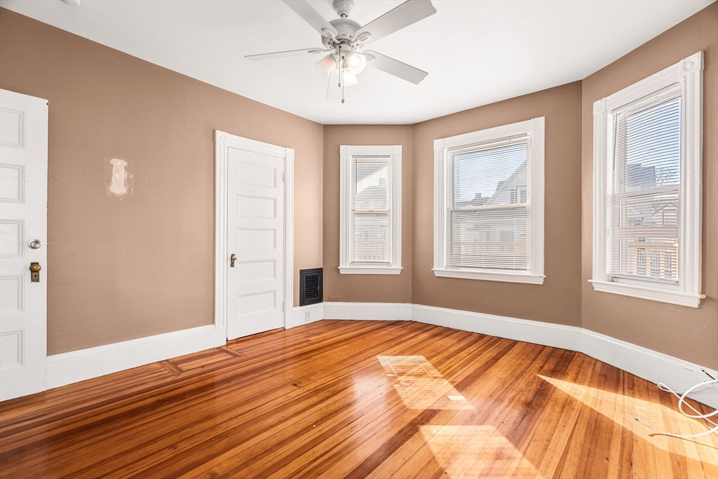 8 Silloway St