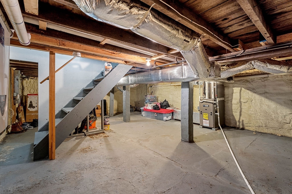 883 Grinnell St